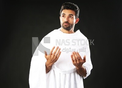 A man wearing an ihram dress
