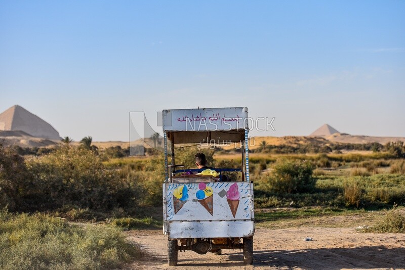 Old ice cream cart