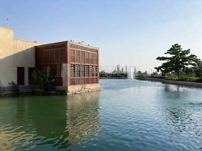 The scene of the lake restaurant located in Al-Azhar Park