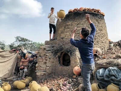 Workers extract pottery from the pottery oven