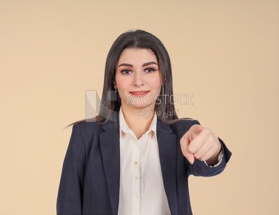 Photo of a businesswoman standing and pointing, meeting at the workplace, discussing work tasks, taking notes on the board