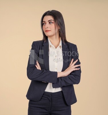 Photo of a businesswoman standing with crossed hands, meeting at the workplace, discussing work tasks, taking notes on the board