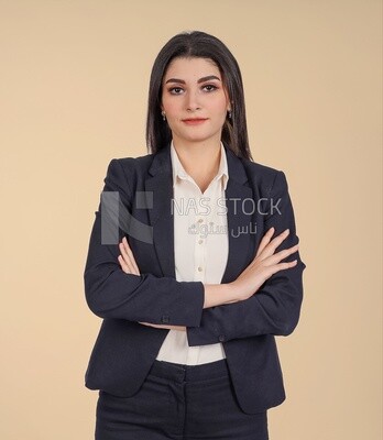 Photo of a businesswoman standing with crossed hands, meeting at the workplace, discussing work tasks, taking notes on the board