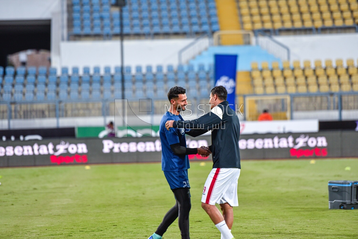 Greeting between the goalkeeper and the team player