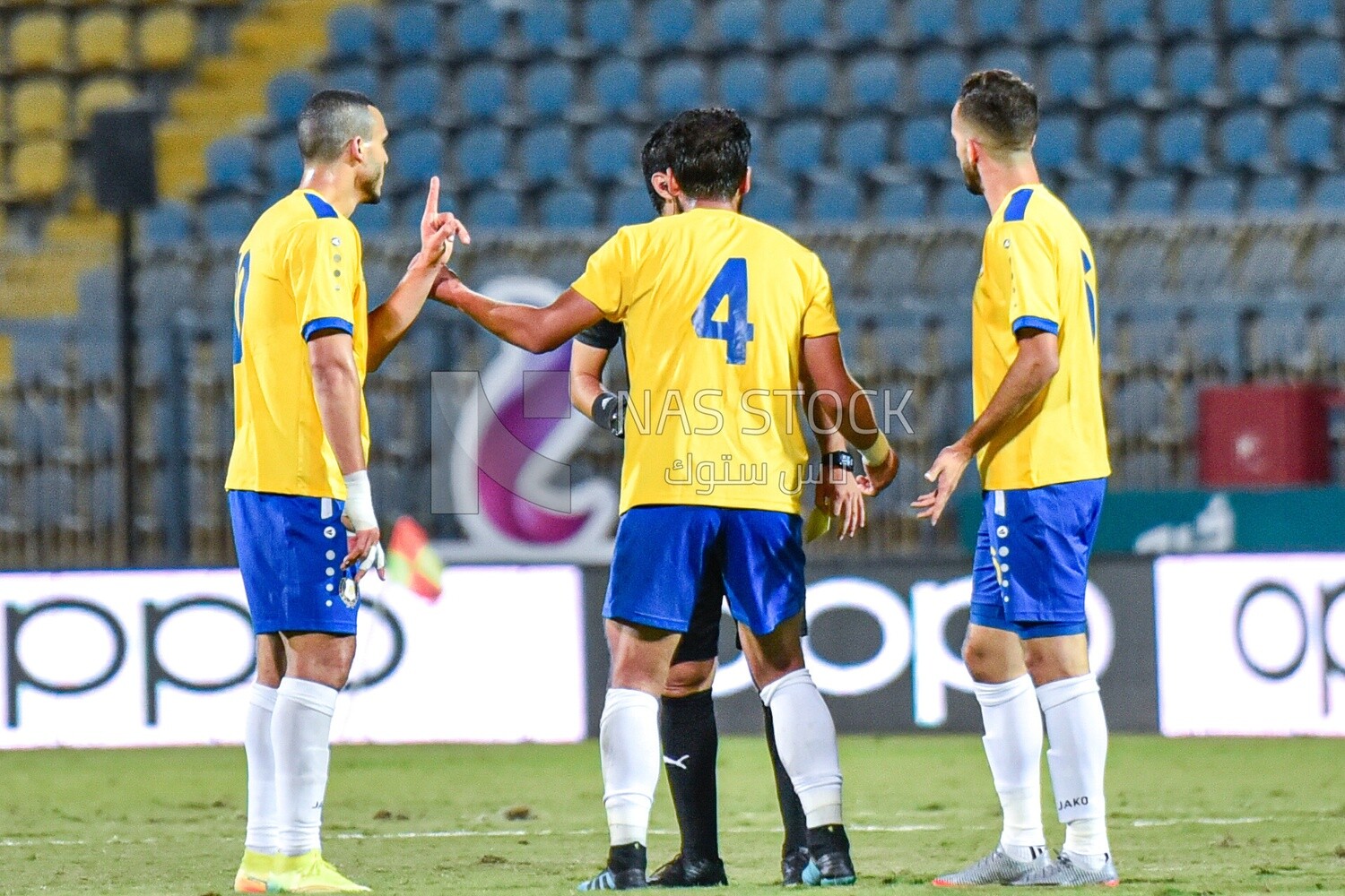 Quarrel between the referee and the football team players