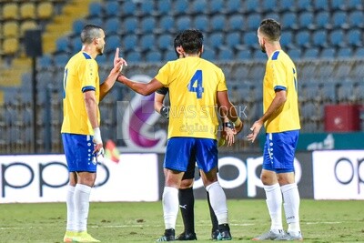 Quarrel between the referee and the football team players