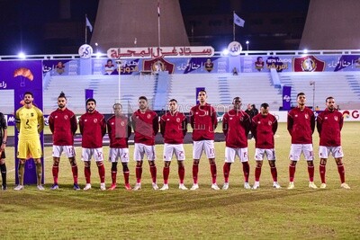 فريق الاهلى المصرى  يستعد لبدء المباراة