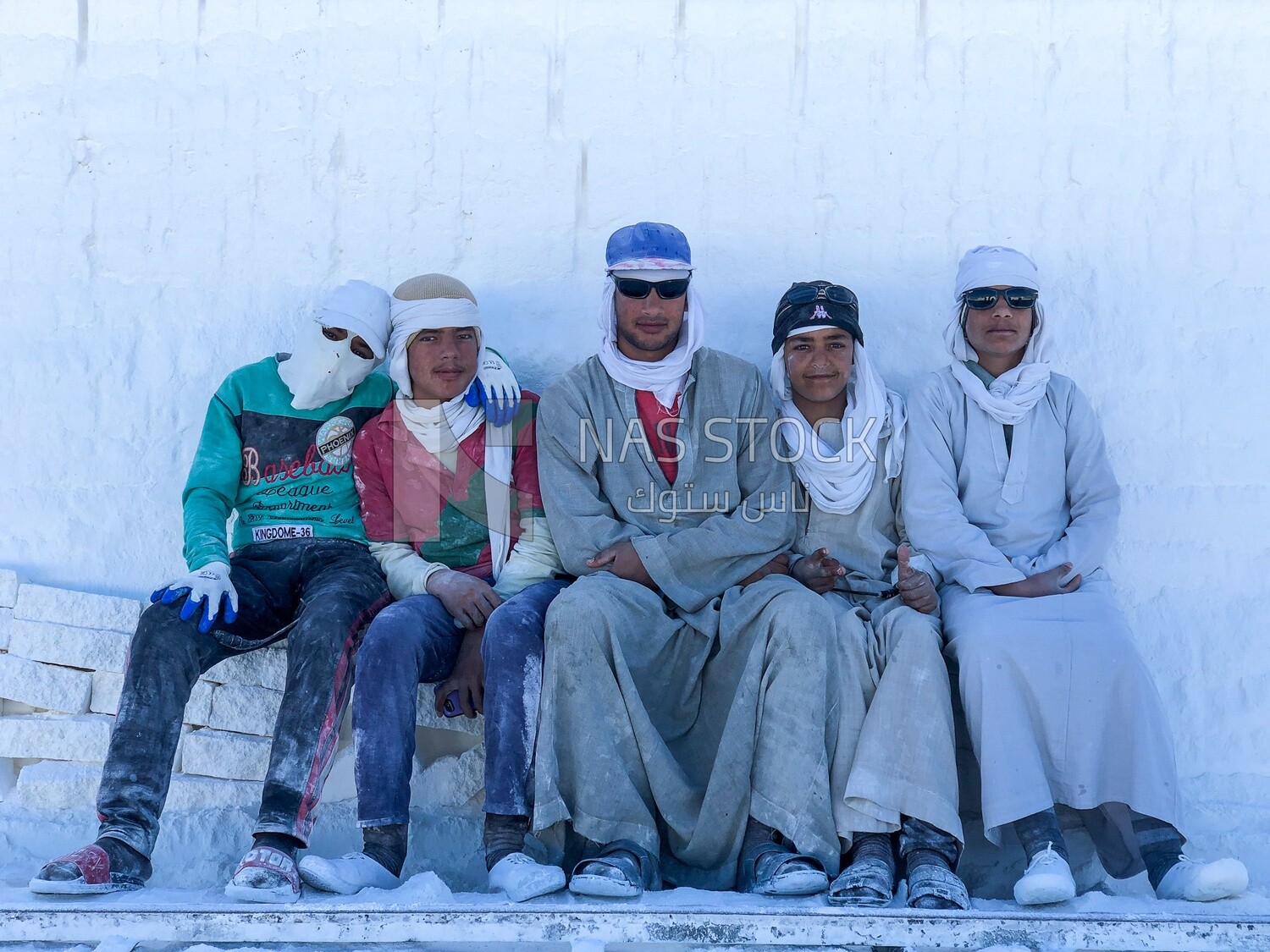 Craftsmen working in the white brick industry
