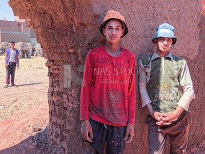 Craftsmen working in the red brick industry