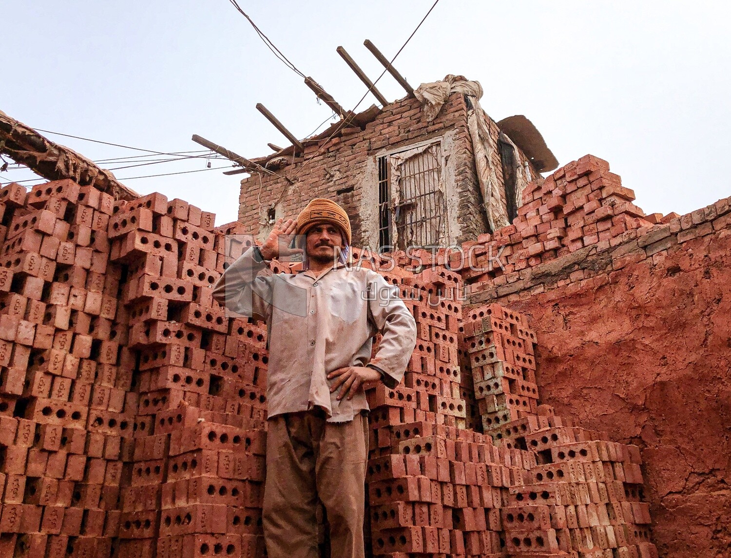 Craftsman working in the red brick industry