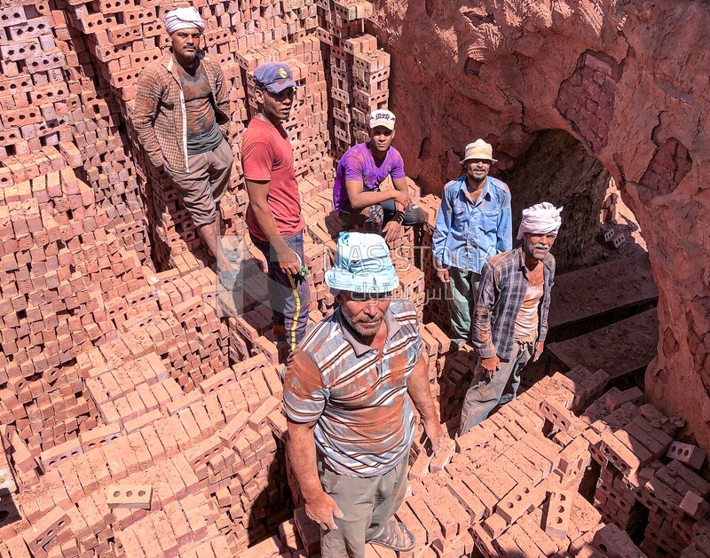 Group of Egyptian craftsmen working in the manufacture of red bricks