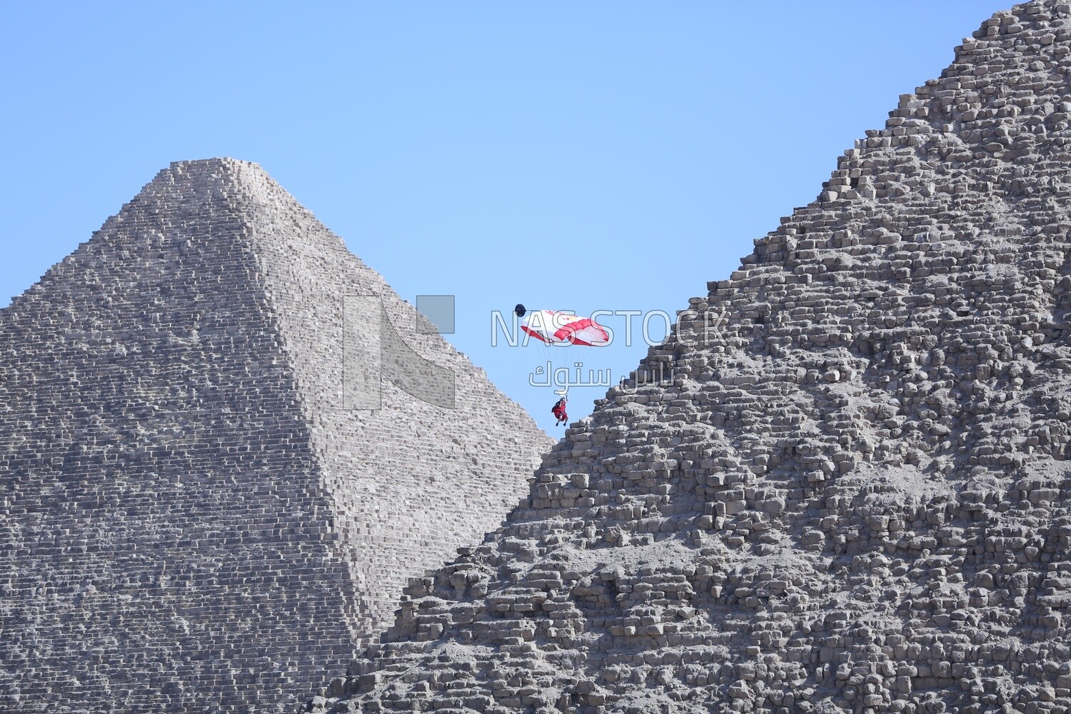 The scene of a person parachuting on the pyramid in Egypt