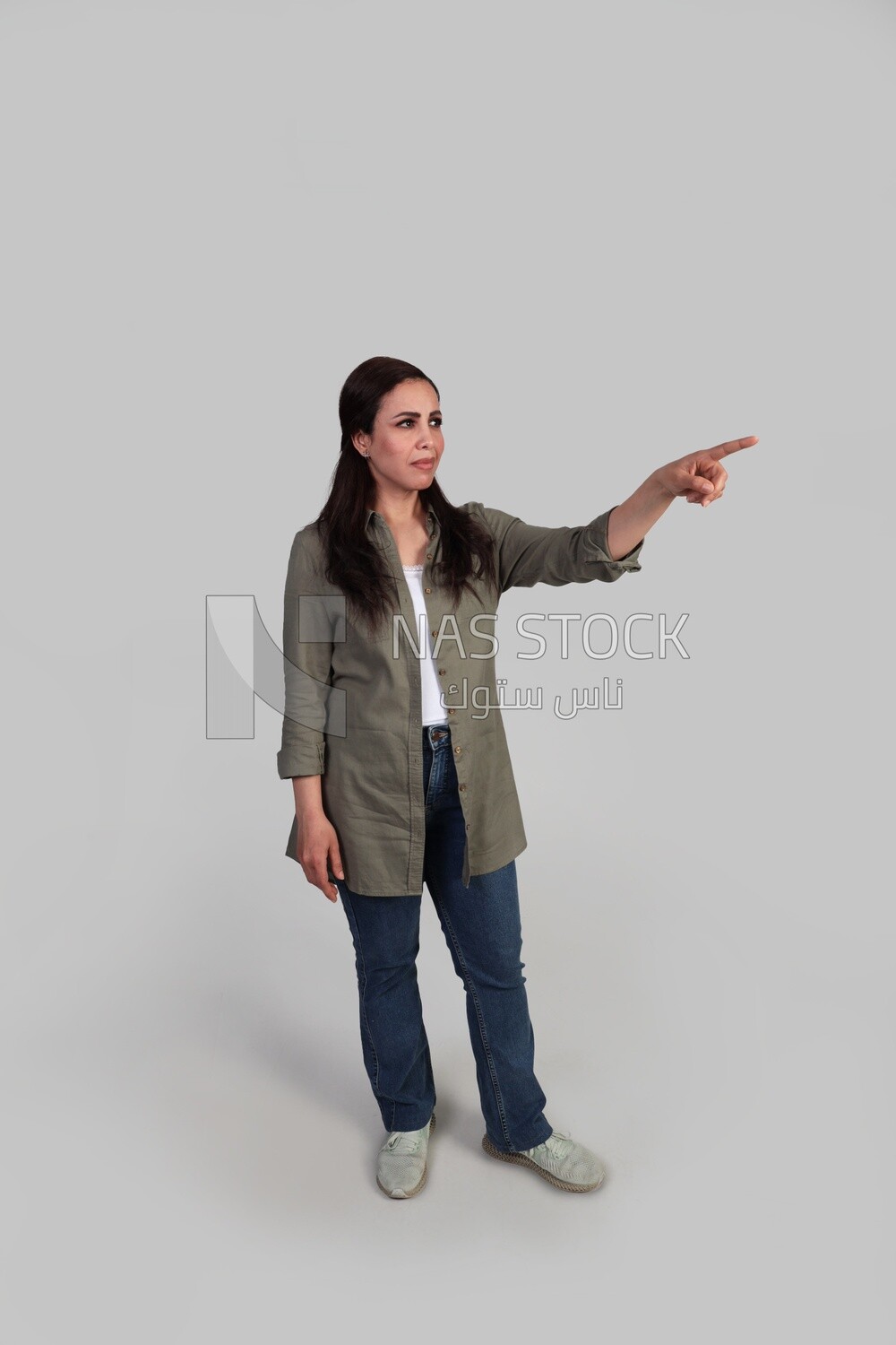 girl with long hair pointing to the right with her hand