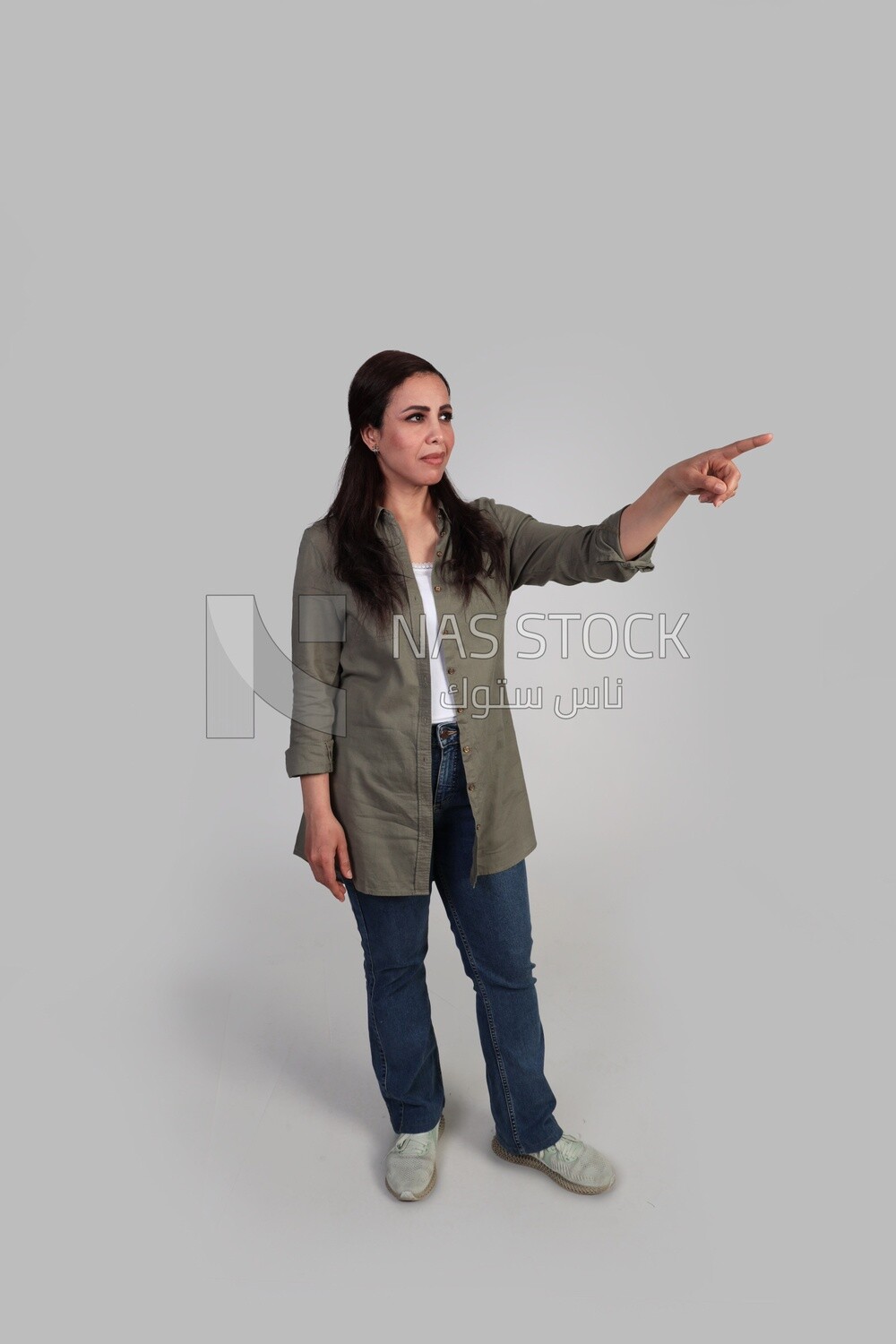 girl with long hair pointing to the right with her hand