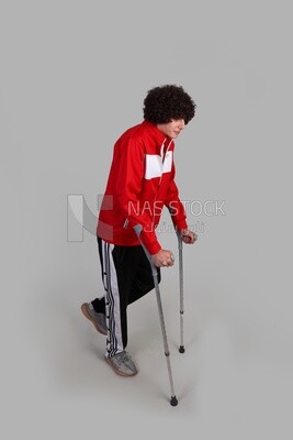 injured player using crutches