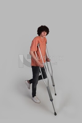 teenager has a foot injury