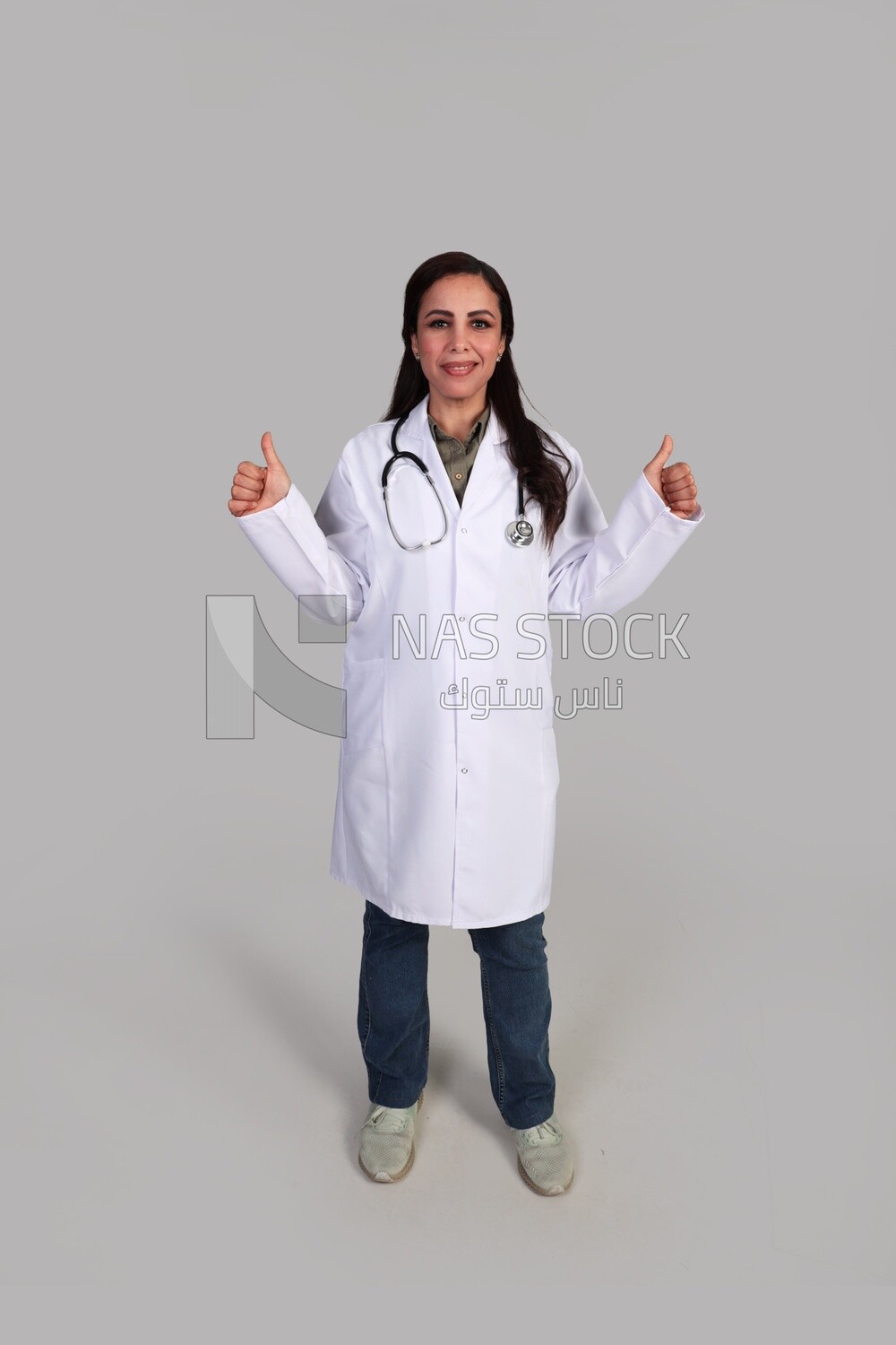 female doctor raises her thumbs up