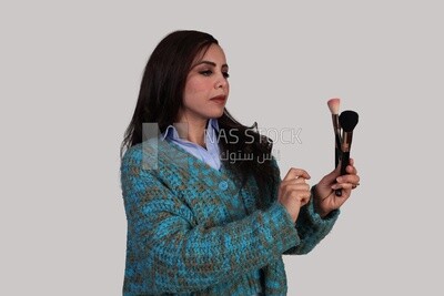 makeup artist holding a makeup brush