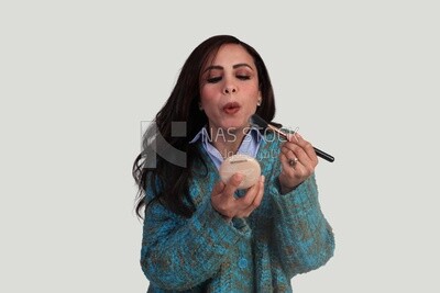 makeup artist applying finishing powder on his face