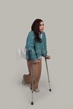 girl using crutches