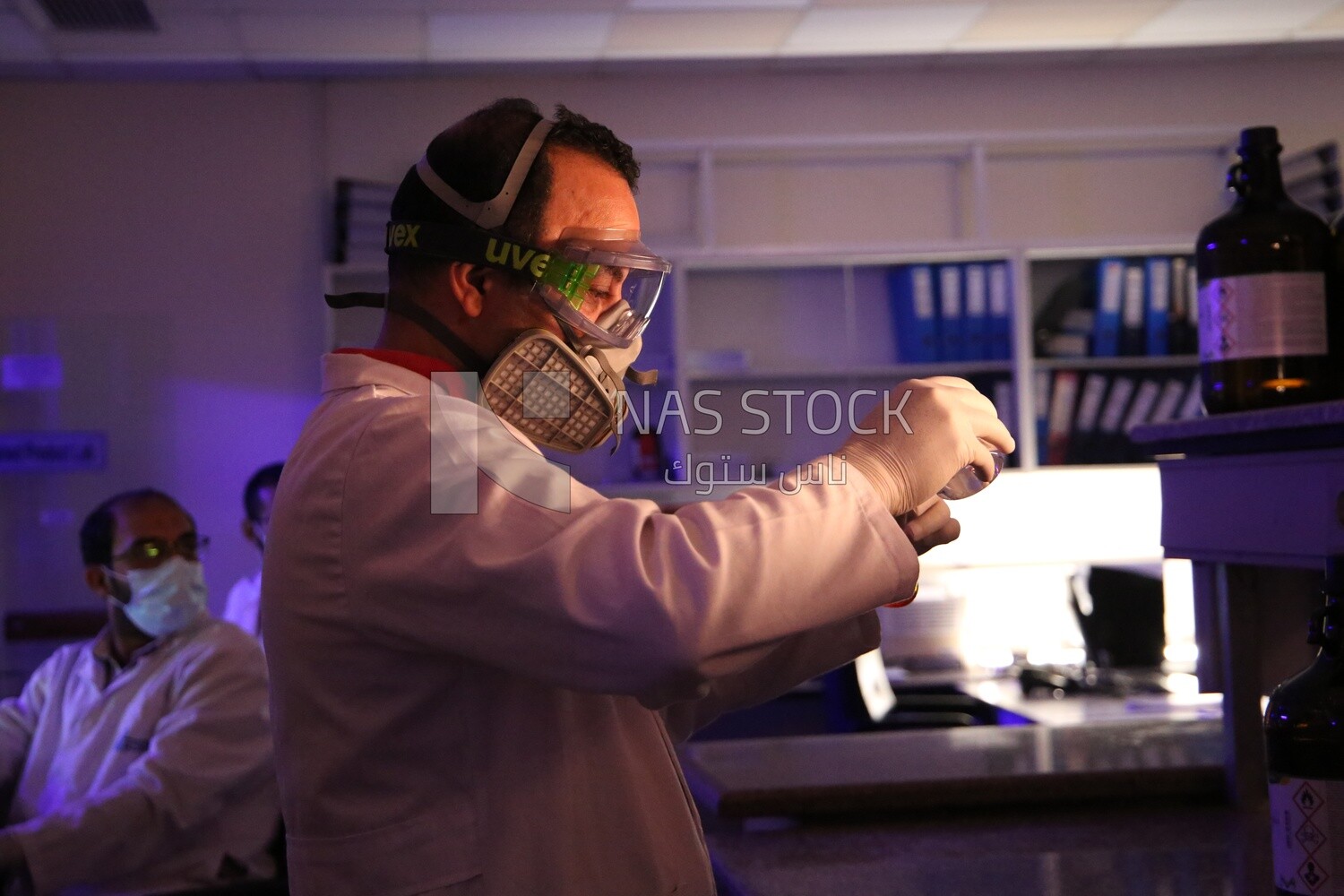 Chemist who mixes chemicals to manufacture a medical