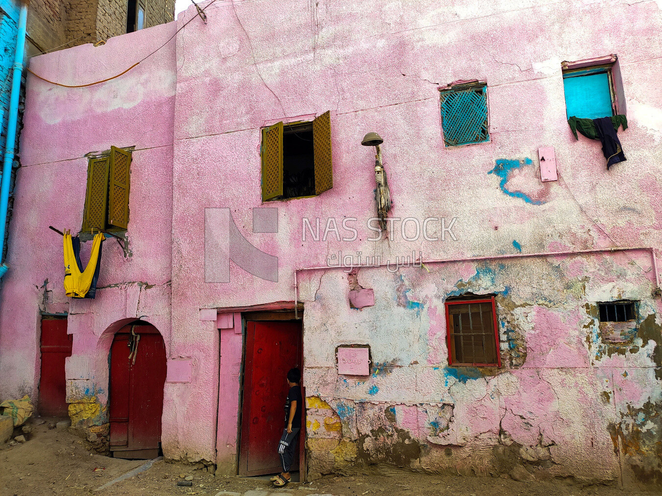 Old house painted pink in one of Cairo&#39;s popular neighborhoods