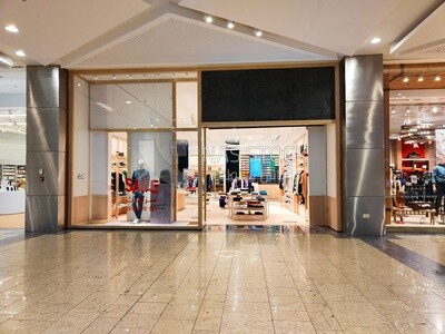 Clothing store offers discounts