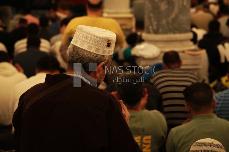 View from the back of the worshipers in the mosque, performing the obligatory prayer inside the mosque, reverence in prayer, performing the obligatory prayer in the mosque, worship and getting closer