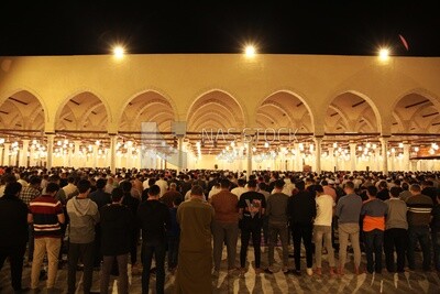 View from the back of the worshipers in the mosque, performing the obligatory prayer inside the mosque, reverence in prayer, performing the obligatory prayer in the mosque, worship and getting closer