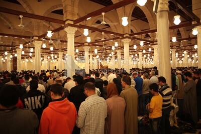 View from the back of the worshipers in the mosque, performing the obligatory prayer inside the mosque, reverence in prayer, performing the obligatory prayer in the mosque, worship and getting closer