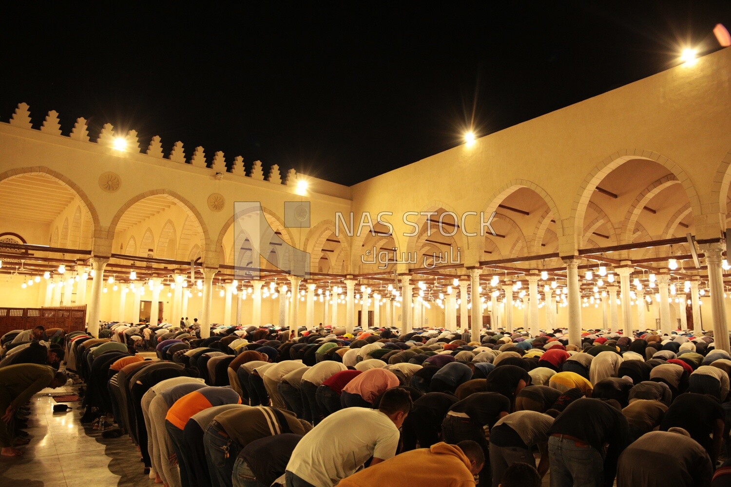 View from the back of the worshipers in the mosque, performing the obligatory prayer inside the mosque, reverence in prayer, performing the obligatory prayer in the mosque, worship and getting closer
