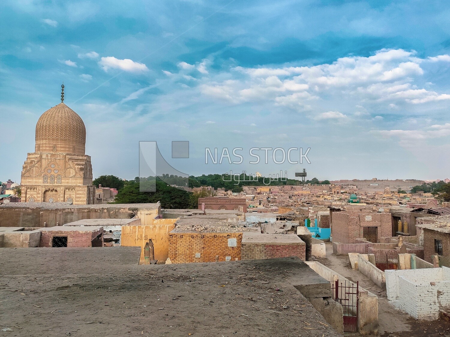 صورة من اعلى لمدينة الموتى في مصر