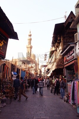 اشخاص يسيرون فى الشارع ، رمضان كريم