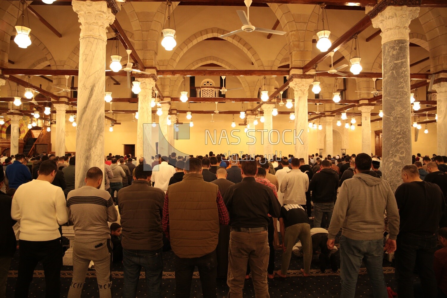 View from the back of the worshipers in the mosque, performing the obligatory prayer inside the mosque, reverence in prayer, performing the obligatory prayer in the mosque, worship and getting closer