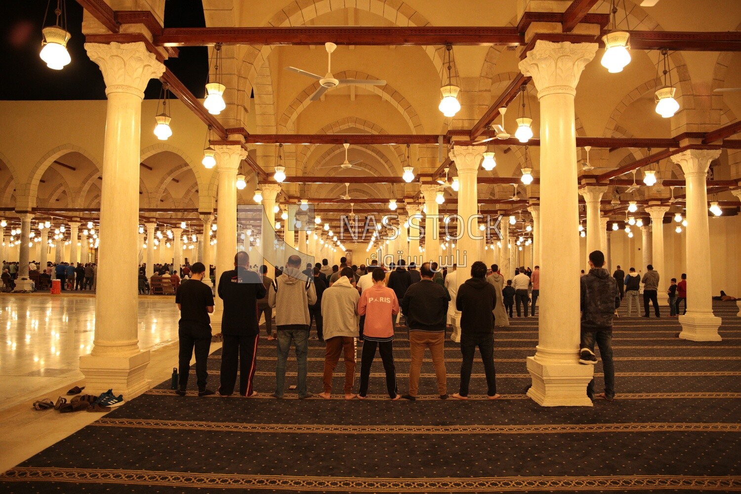 View from the back of the worshipers in the mosque, performing the obligatory prayer inside the mosque, reverence in prayer, performing the obligatory prayer in the mosque, worship and getting closer