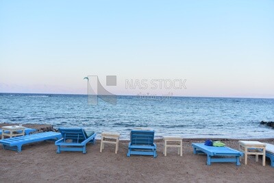 Place designated for sitting and relaxing in front of the sea