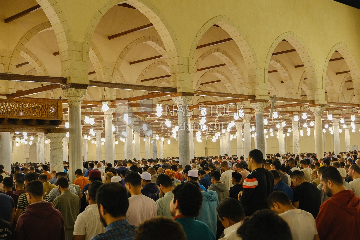 View from the back of the worshipers in the mosque, performing the obligatory prayer inside the mosque, reverence in prayer, performing the obligatory prayer in the mosque, worship and getting closer