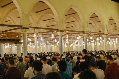 View from the back of the worshipers in the mosque, performing the obligatory prayer inside the mosque, reverence in prayer, performing the obligatory prayer in the mosque, worship and getting closer