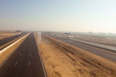 Picture showing the desert road clearly