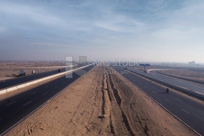 Picture showing the desert road clearly