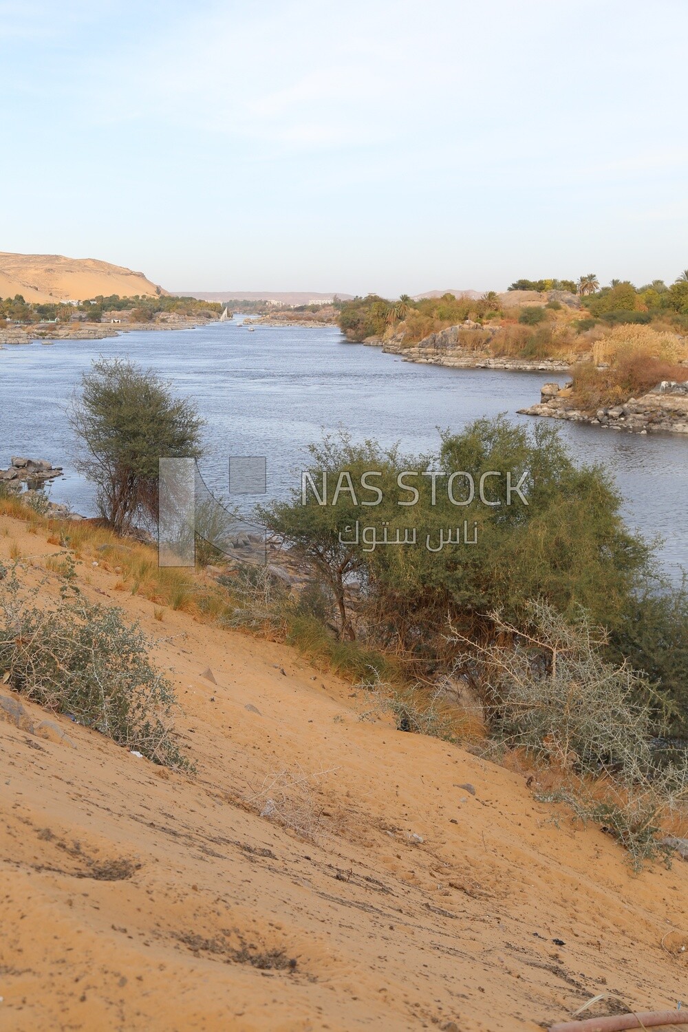 مشهد لنهر النيل في أسوان بمصر