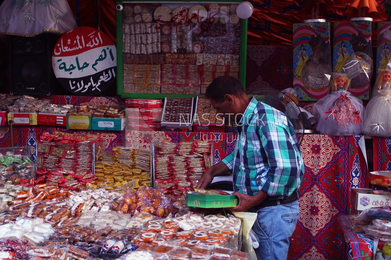 Man puts the candies of the prophet Muhammad&#39;s birth on the box