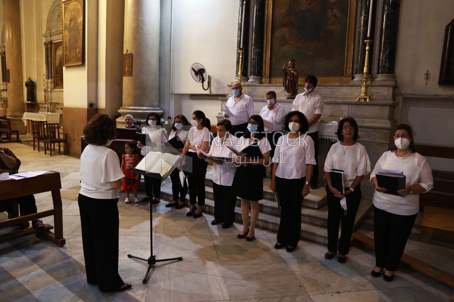 Church choir sings hymns and celebrates Resurrection