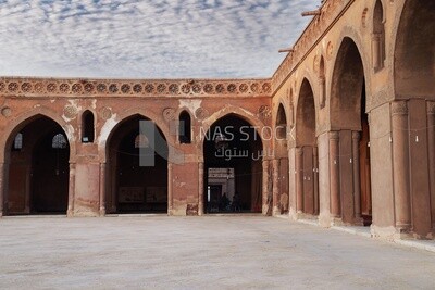 اقواس مسجد ابن طولون ,القاهرة ,مصر .