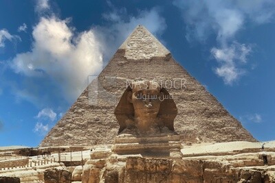 منظر الهرم بالجيزة خلف أبو الهول، السياحة في مصر، المعالم الشهيرة في مصر، جمال المناظر الطبيعية الخلابة