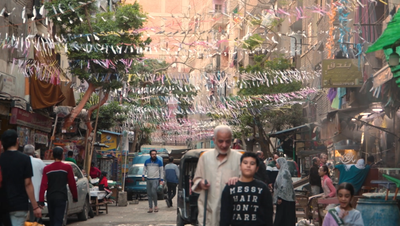 اشخاص يسيرون فى الشارع ، رمضان كريم