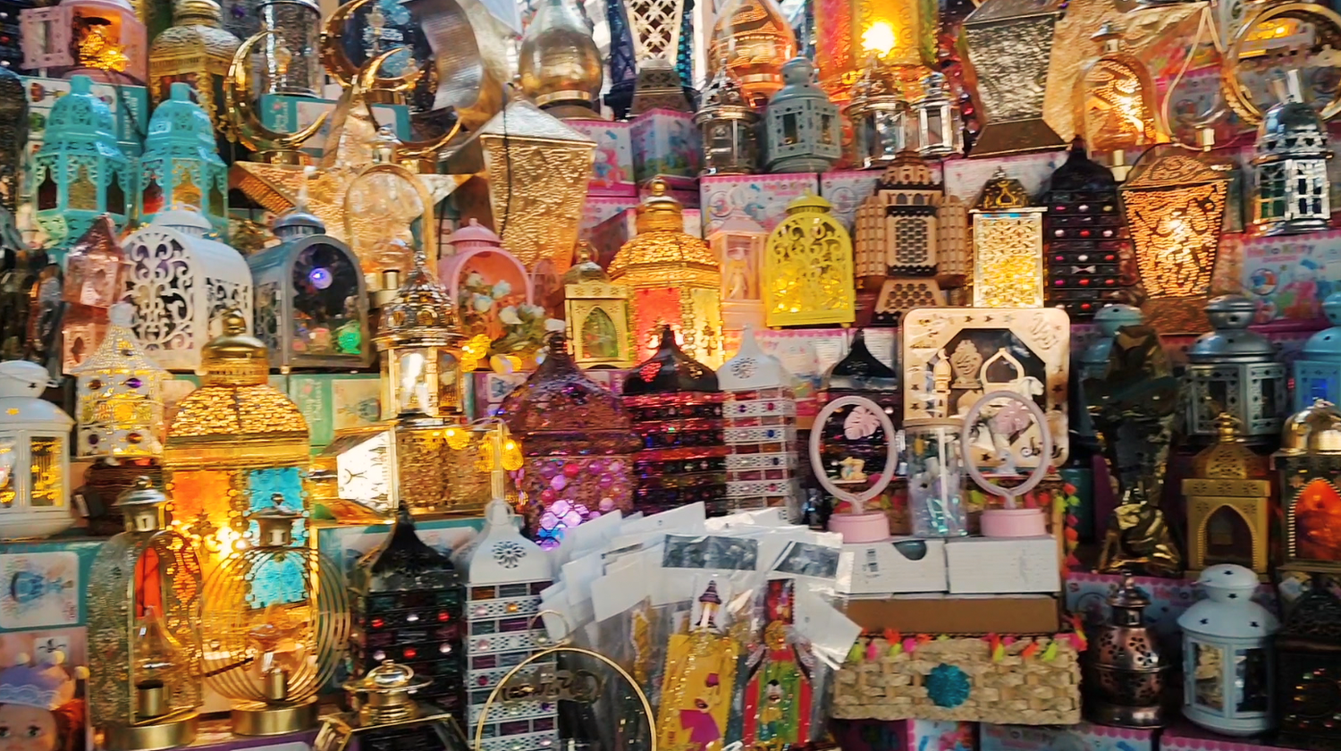 Egyptian shop sells Ramadan lanterns
