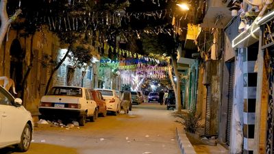 اشخاص يسيرون فى الشارع ، رمضان كريم