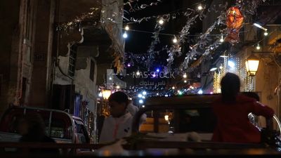 فانوس رمضان معلق بالشارع ، اضواء زينة