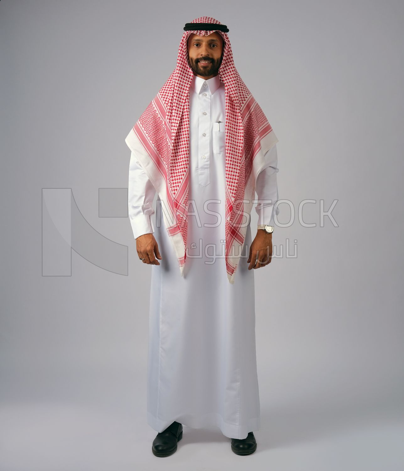 Gulf man wearing Saudi dress